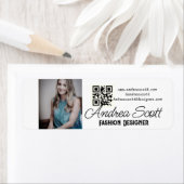 Étiquette Femme chef d'entreprise ajouter nom photo q r code (En situation)