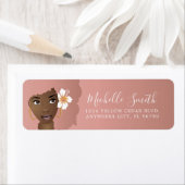 Étiquette Femme Noire, Cheveux Rose Naturel Afro Avec Fleur (En situation)