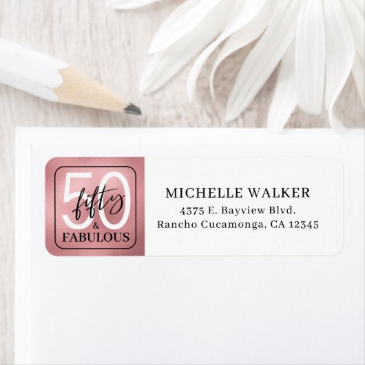 Étiquette Fifty and Fabulous Script 50th Birthday (En situation)