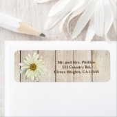 Étiquette Fleur de marguerite unique et bois rustique léger (En situation)