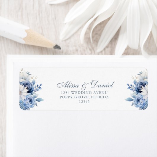 Étiquette Fleur sauvage moderne Dusty Blue Adresse Mariage (En situation)