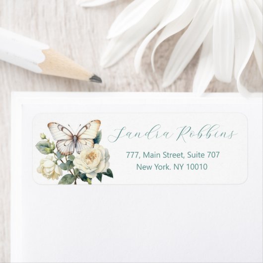 Étiquette Fleurs blanches et papillons d'été (En situation)