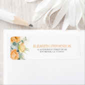 Étiquette Fleurs d'aquarelle orange élégantes (En situation)