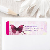 Étiquette Fleurs d'aquarelle rose et jaune avec papillon (En situation)