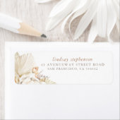 Étiquette Fleurs pastel doux et feuilles de palmier séchées (En situation)