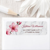 Étiquette Floral Cherry Blossoms Light Gray Marble (En situation)