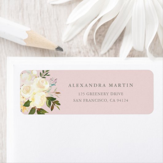 Étiquette Flores d'ivoire sur le blush (En situation)