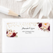 Étiquette Gold et Rouge Marsala Floral Chute en Amour (En situation)