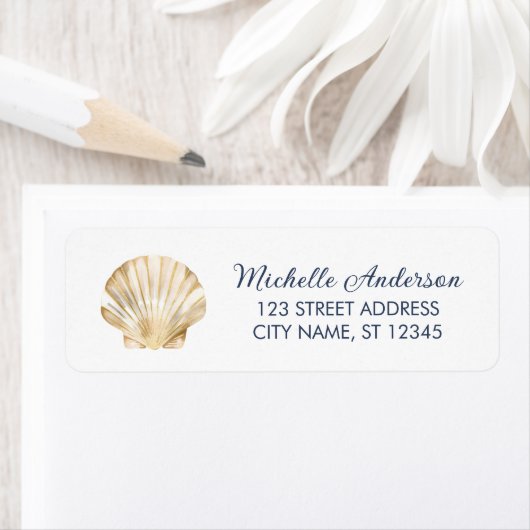 Étiquette Gold Seashell Scallop Nautical Return Address      (En situation)