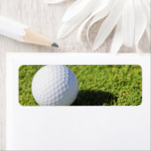Étiquette Golf Ball On Green Grass Course - Customisé (En situation)