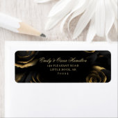 Étiquette Gothique Black & Gold Roses Moody Adresse de retou (En situation)