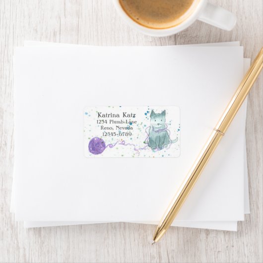 Étiquette Gray Kitten Purple Yarn (En situation)