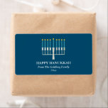 Étiquette Hanukkah Menorah in Blue Personalized<br><div class="desc">Un accueil Hanoukka simple avec une menorah éclairée en bleu. Tout le texte peut être customisé pour que vous puissiez utiliser votre orthographe Hanoukka préférée.</div>