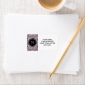 Étiquette Hot Pink Black Leopard Animal Print with Monogram (En situation)