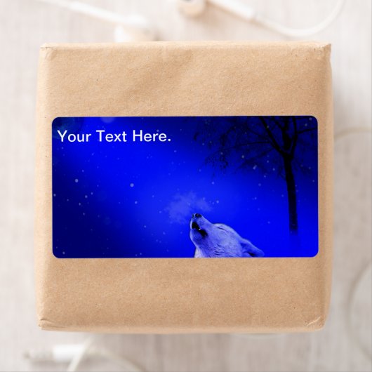 Étiquette Howling Timber Wolf in the Snow Lite Night (En situation)