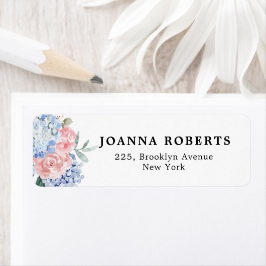 Étiquette Hydrangées bleu pâle rose pastel mariage (En situation)