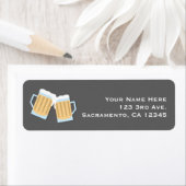 Étiquette Il y a un bébé brassant des mugs de bière Douche G (En situation)