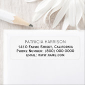 Étiquette Informations simples et propres sur l'adresse (En situation)