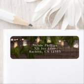 Étiquette Invitation rustique avec pot Mason et guirlandes d (En situation)