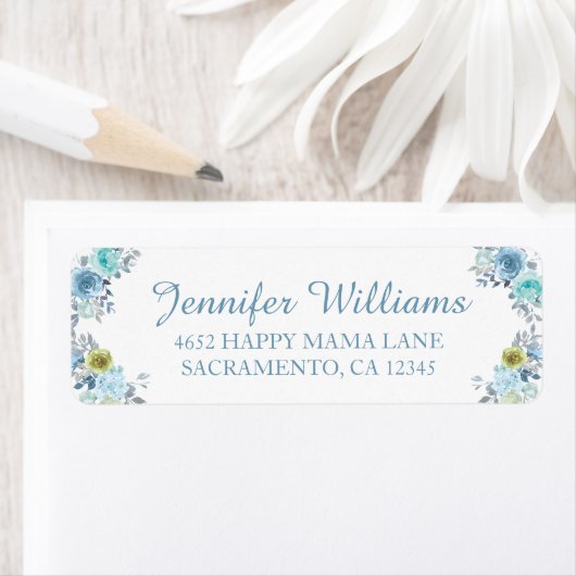 Étiquette Joli Floral Bleu C'est un Baby shower garçon (En situation)