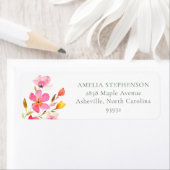 Étiquette Jolie adresse de retour florale aquarelle rose (En situation)