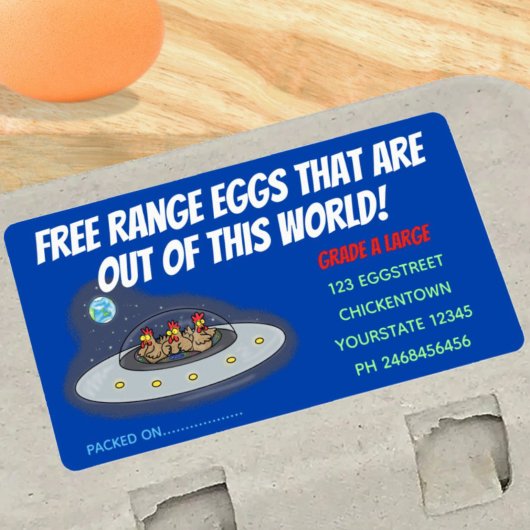 Étiquette Jolie poule drôle dans l'espace carton d'oeuf dess