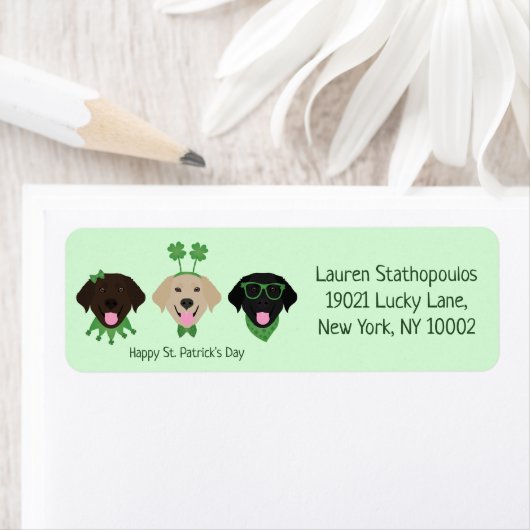 Étiquette Joyeux Chiens du Labrador Jour de la Saint Patrick (En situation)