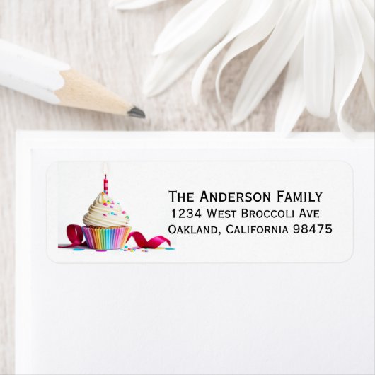 Étiquette Joyeux Cupcake d'anniversaire (En situation)