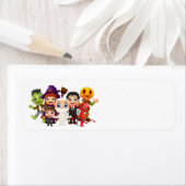 Étiquette Joyeux enfants d'Halloween portant des costumes (En situation)