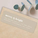 Étiquette Joyeux et lumineux | Stylish Retro Christmas Stone<br><div class="desc">Un élégant label d'adresse de retour de vacances moderne avec une typographie rétro audacieuse citant "joyeux & lumineux" en blanc sur une couleur beige de pierre neutre naturelle. L'accueil et l'adresse peuvent être facilement customisés pour une touche personnelle. Un design tendance, minimaliste et contemporain pour se démarquer de cette période...</div>