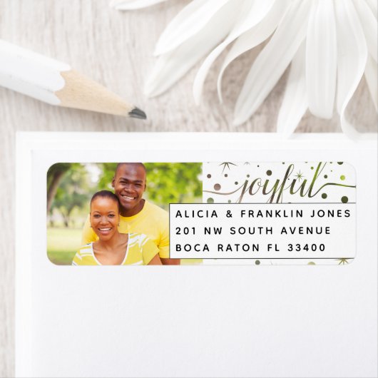 Étiquette JOYEUX Image Color Matching Script Typographie (En situation)