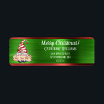 Étiquette Joyeux Noël Gnome Rouge Vert Adresse métallique<br><div class="desc">Ajoutez une touche festive à vos mailings de vacances avec ces étiquettes d'adresse de retour gnome mignonnes. Le design comprend un gnome habillé de casquette rayé rouge et blanc portant une pancarte qui dit "Ho! Ho ! Ho !" Au-dessus de votre adresse personnalisée on peut lire "Joyeux Noël !" sur...</div>