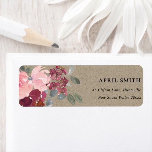 ÉTIQUETTE KRAFT BLUSH BURGUNDY WATERCOLOR ADRESSE ROSE FLORE (En situation)