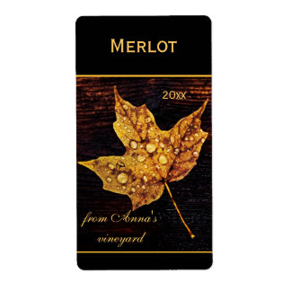 Étiquette La pluie tombe sur la feuille d'érable jaune