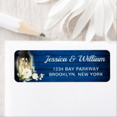 Étiquette Lanterne aquarelle fleurs blanches sur bois bleu r (En situation)