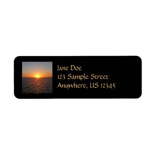 Étiquette Lever de soleil au paysage marin d'horizon d'océan