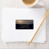 Étiquette Lever du soleil sur les eaux océaniques Calmer la (En situation)