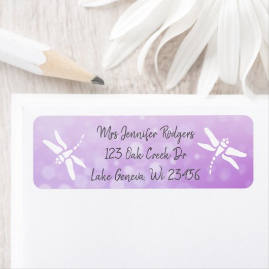 Étiquette libellule violette (En situation)