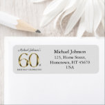 Étiquette Light Grey 60th Birthday Gold Texte Adresse de ret<br><div class="desc">Light Grey 60th Birthday Gold Text Return Adresse label. Conception simple mais classe de thème d'anniversaire avec l'année de naissance jalon dans l'effet de texte en or solide! Design élégant pour tout genre, homme ou femme. C'est certainement une façon solide de célébrer votre anniversaire ! Consultez la collection pour coordonner...</div>