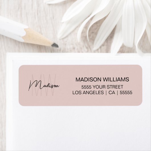 Étiquette Logo Monogram Blush Pink Modern Adresse de retour (En situation)