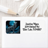 Étiquette Loup solitaire et Pleine lune noir et bleu (En situation)