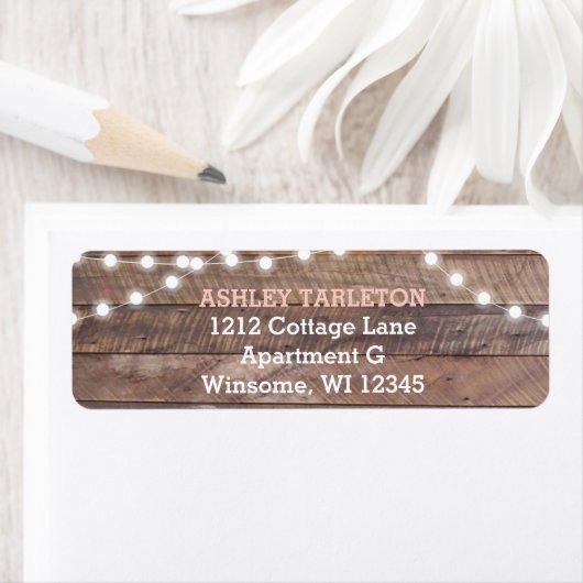 Étiquette Lumières en bois d'écorce rose (En situation)