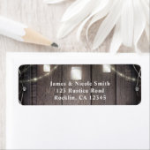 Étiquette Lumières Rustiques en bois et bocaux de Mason Mari (En situation)