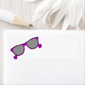 Étiquette Lunettes de soleil violettes (En situation)