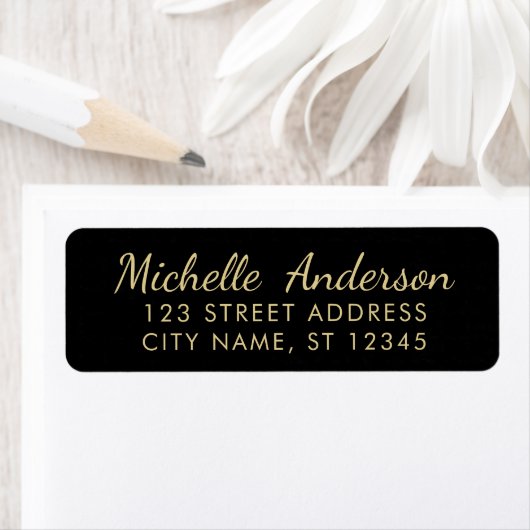 Étiquette luxury Black Gold Minimal Script  Return Address   (En situation)
