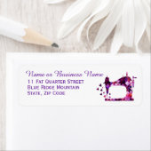 Étiquette Machine à coudre de surface à écailles violettes (En situation)