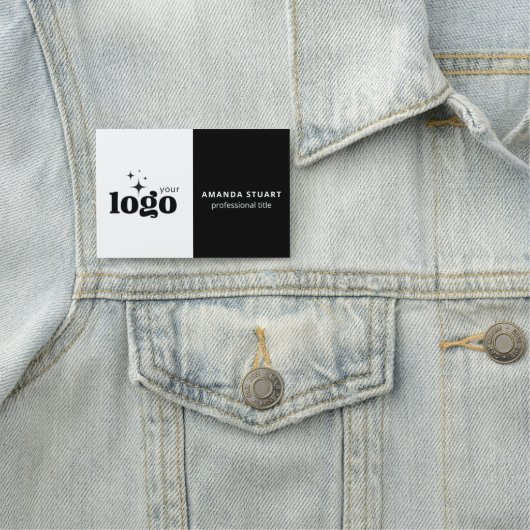 Étiquette magnétique du nom de l'employé avec logo (En situation)