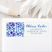 Étiquette Main bleue de Chine dessinée motif floral (En situation)