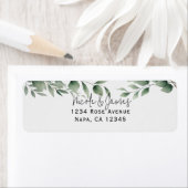 Étiquette Mariage Blanc Moderne avec Feuillage Minimal (En situation)
