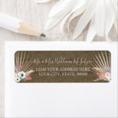 Étiquette Mariage de feuille tropicale rose rose pâle en boi (En situation)